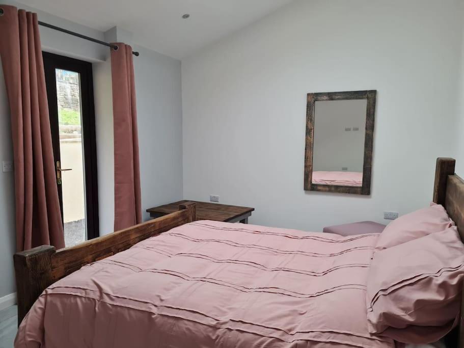 The Old Mountain Stables Caerllwyn Ganol Farm Apartment Нюпорт Стая снимка