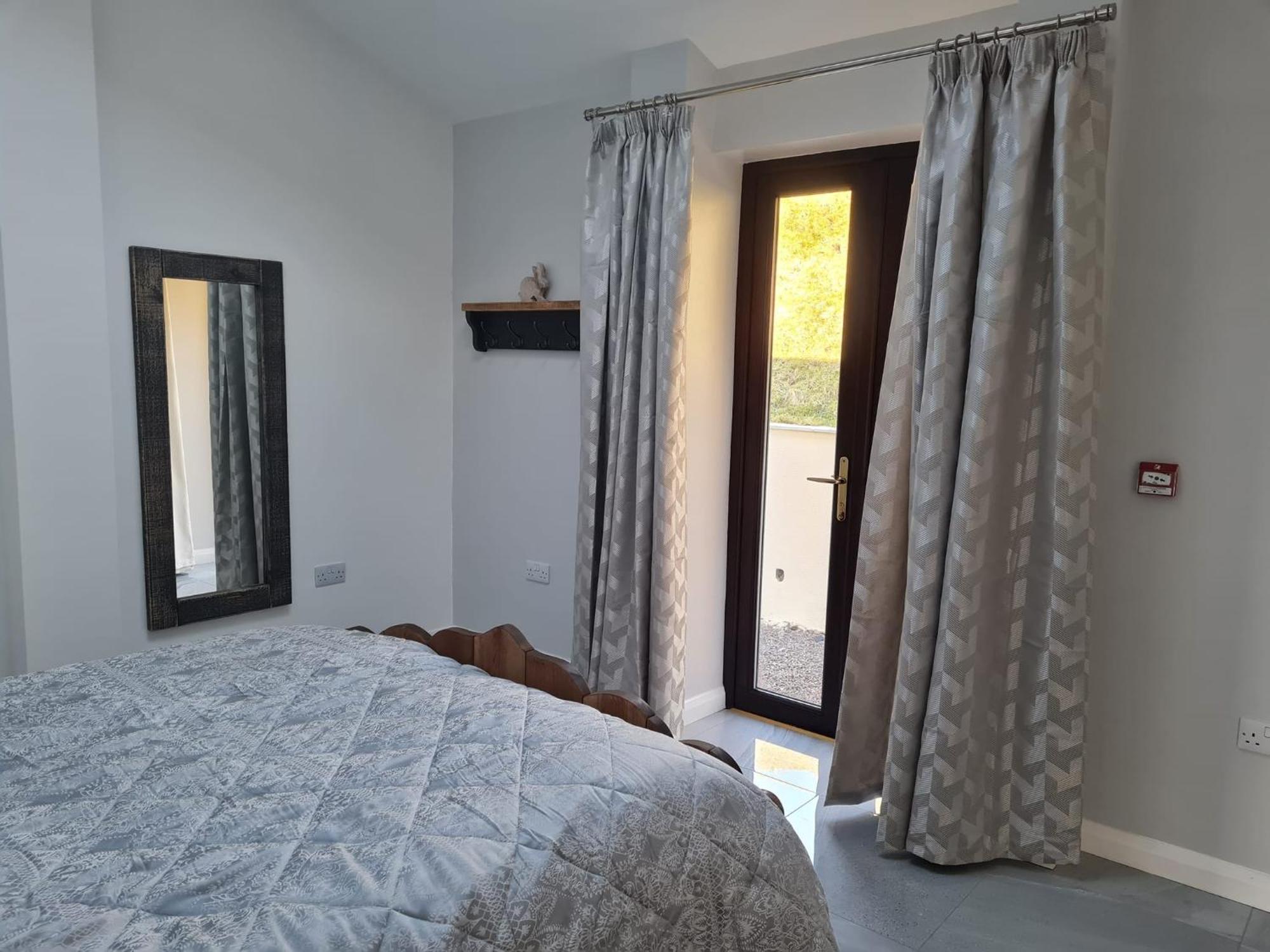 The Old Mountain Stables Caerllwyn Ganol Farm Apartment Нюпорт Екстериор снимка