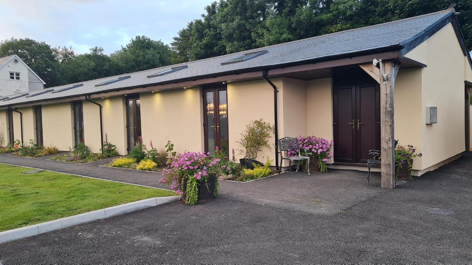 The Old Mountain Stables Caerllwyn Ganol Farm Apartment Нюпорт Екстериор снимка